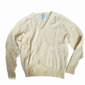 The Red Barn Mens Vintage Cashmere V-Neck Sweater England Rochester NY‎ Yellow